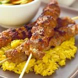 Rindfleisch-Satay über Pilaf (erdnussfrei)