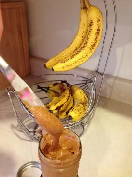 Naturale geröstete Mandelbutter