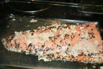 Gebackener Knoblauch-Zitronen-Lachs