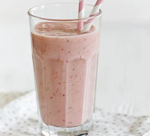 Kiwi, Erdbeere, Banane & Pfirsich Smoothie