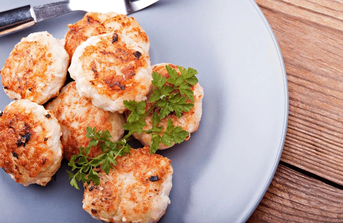 Einfache Puten- und Hähnchenhackbällchen oder Hackbraten