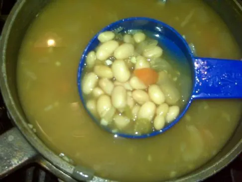 Bohnen- und "Schinken"-Vegane Suppe