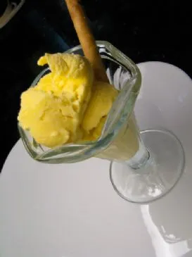 Hausgemachtes Mango-Lassi-Eis