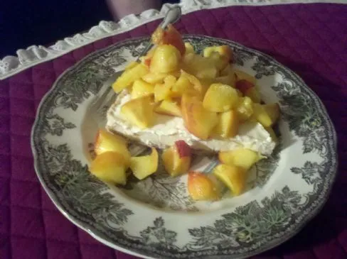 Gefrorene Frischkäse- und Joghurt-Torte