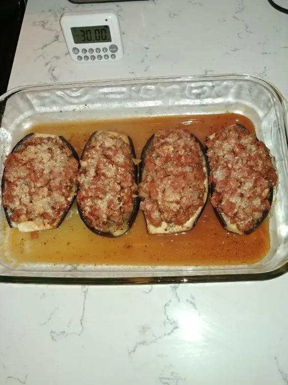 Italienische Auberginen-Boote