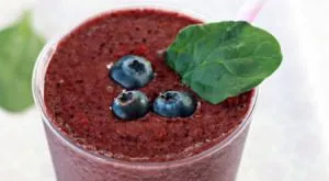 Beeren-Kirsch-Spinat-Protein-Smoothie