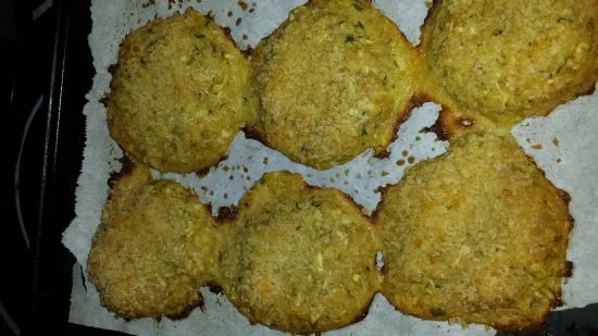 Parmesan- und Knoblauch-Zucchini-Patties