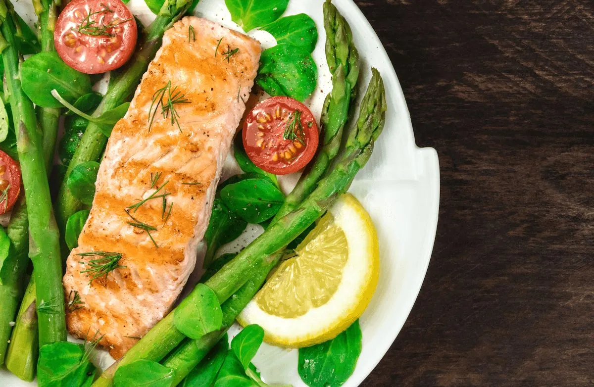 Einfach gegrillter Lachs