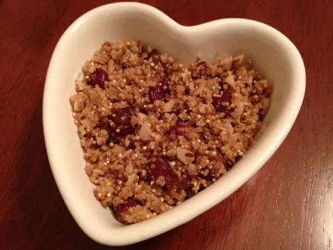 Quinoa mit gerösteten Mandeln & Cranberries