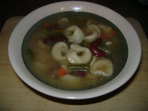 Hühnchen-Tortellini-Suppe