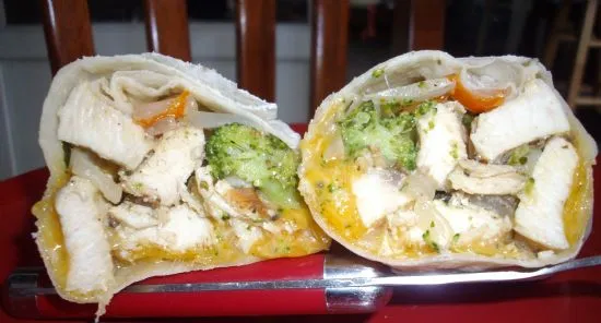 Hähnchen-Cheddar-Brokkoli-Wraps
