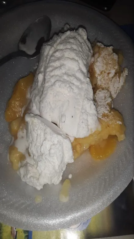 Zuckerfreier Pfirsich-Cobbler
