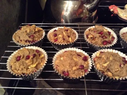 Apfel-Granatapfel-Nusslaibe oder Muffins